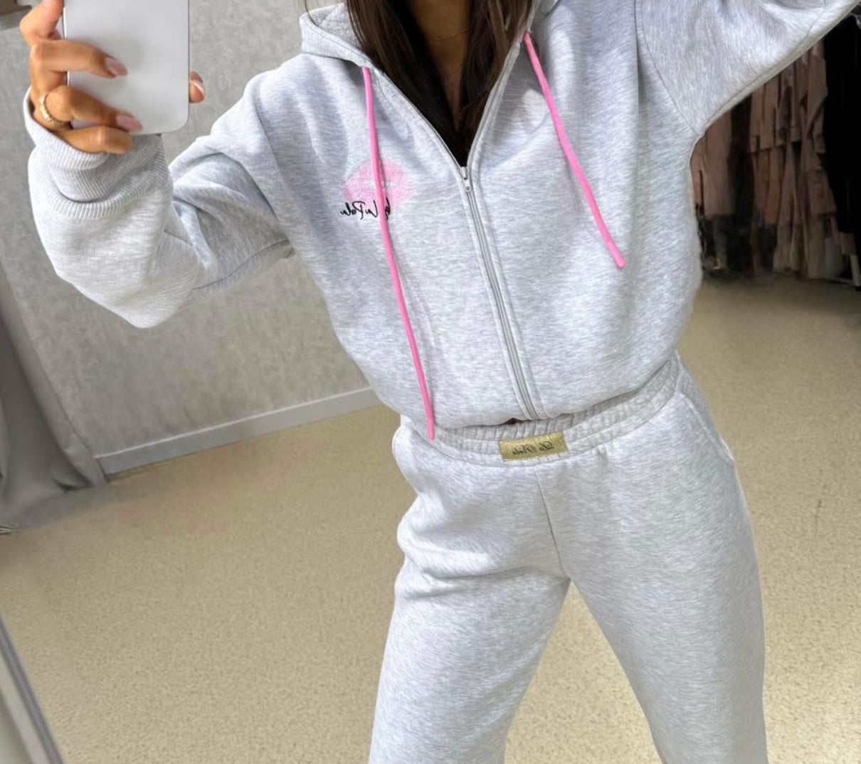 Bluza La Perla £22 , bluzka Millagro £25 ,teddy czekolad £53,bluzka BY Me  £25 Ballony czekolada M £25 , spodnie La Perla £30