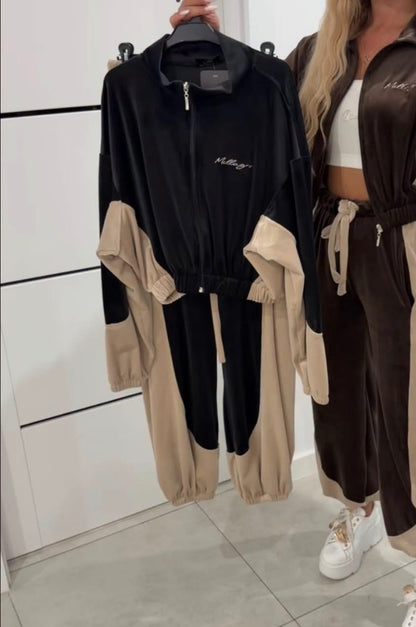 Pasek £12 ,łańcuszek x2 £24 dres £50 spodnie £27