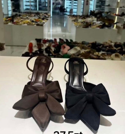 Kurtka £40 ,buty rozmiar 40 £18 ,spodenki £18 ,koszulka £18 ,Jogery czarne £35