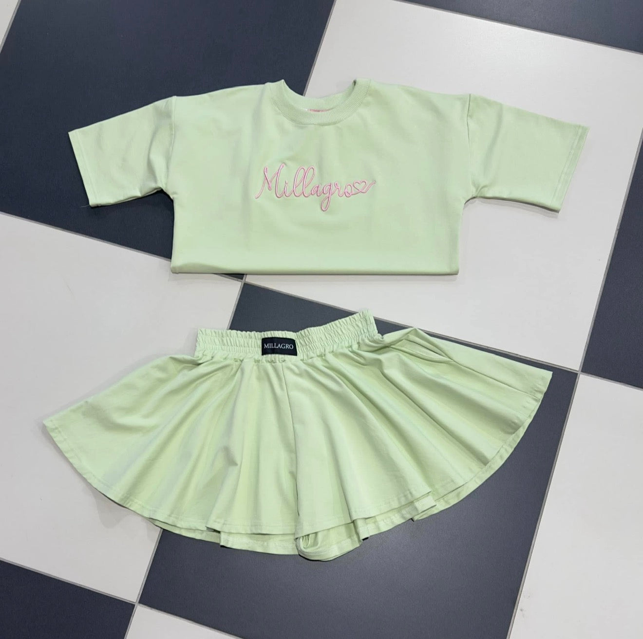 Spodenki XS białe £22 koszulka Macha £24 ,spodenki Macha £22