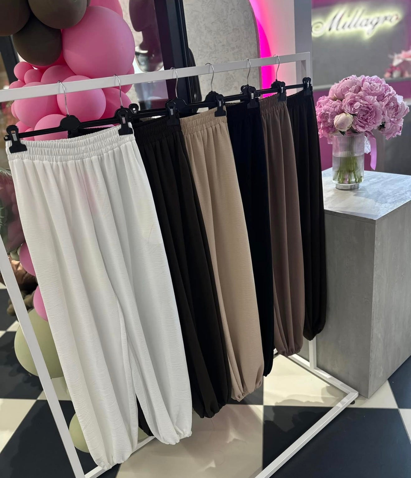 Bluzka Niebieska Millagro £24 ,alladynki Millagro czarne £29 ,bluzka niebieska Millagro i róż £20 ,bluzka prążek Millagro niebieska £24