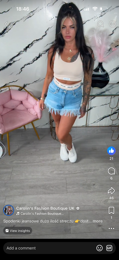 Spodenki jeans £20 , spodenki tańczące beżowe £22, top Millagro £20