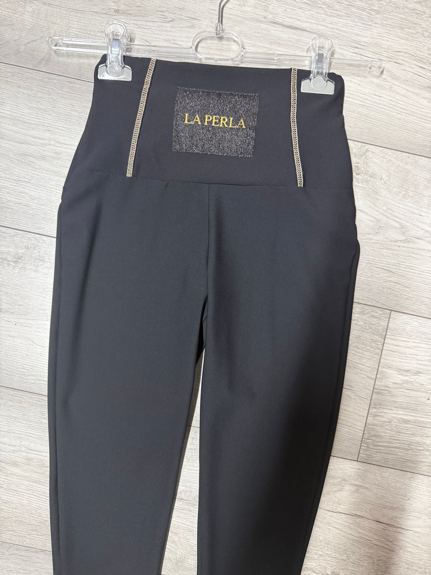 Leginsy La Perla £15 ,Leginsy La Perla £25, bluzka kwiaty £16 , bluza La Perla £36