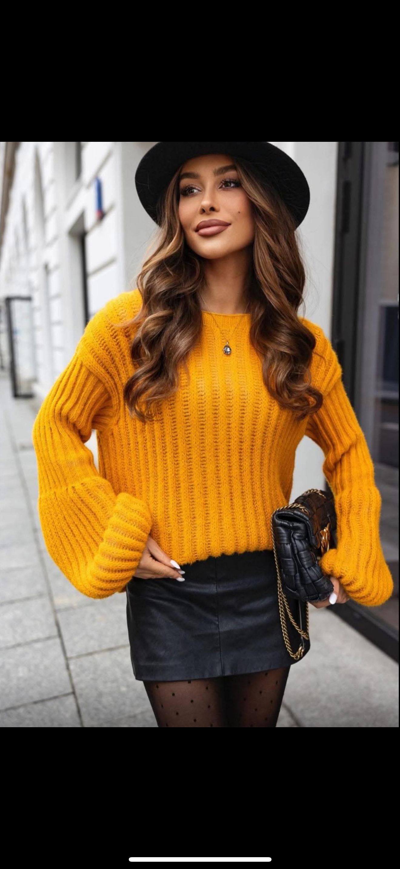 Sweter beżowy i musztarda,spodenki czarne £15