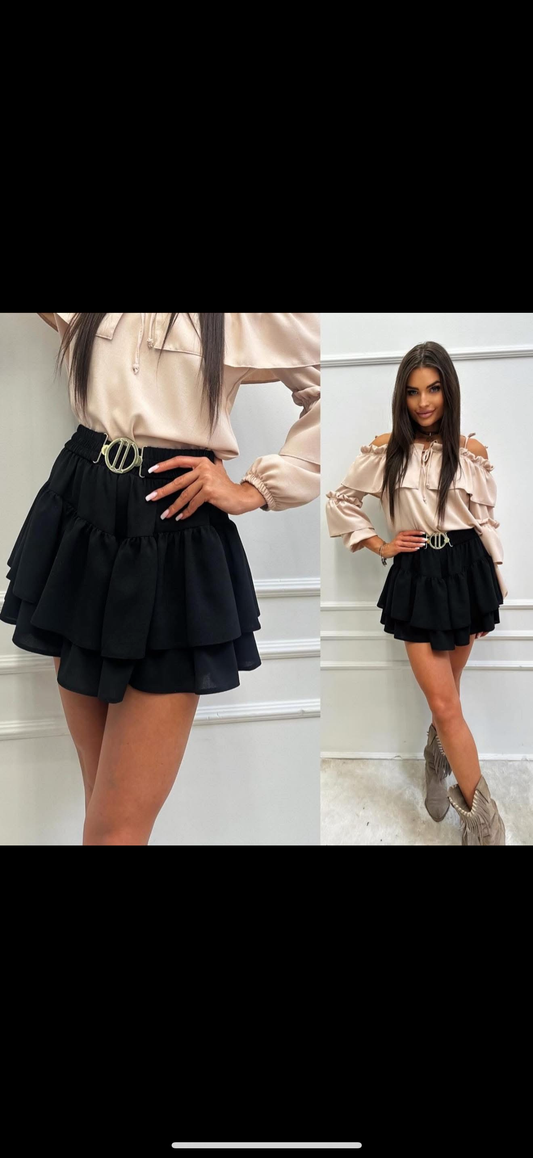 Spódnico /spodenki beżowe Exellence £26 ,spodenki szare M Sara £19 bluza Lalu Morela £30